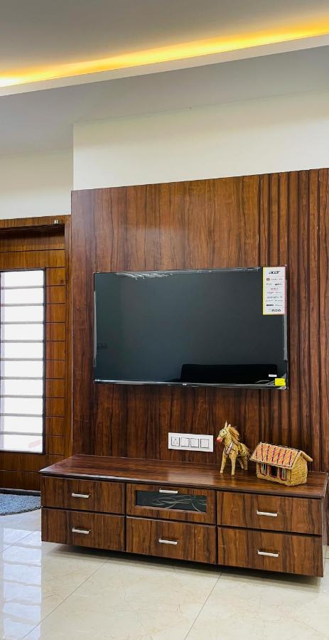Luxurious 3 BHK Villa In Bhuj - Shivani Homestay Esterno foto